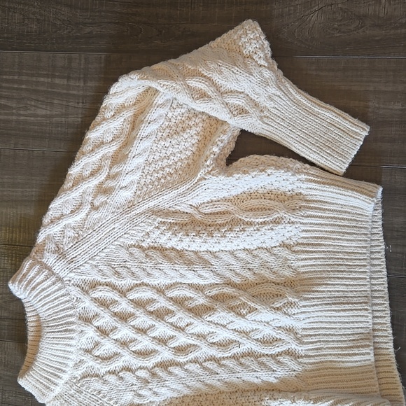 SOLD Sweater, cable knit - Picture 2 of 4
